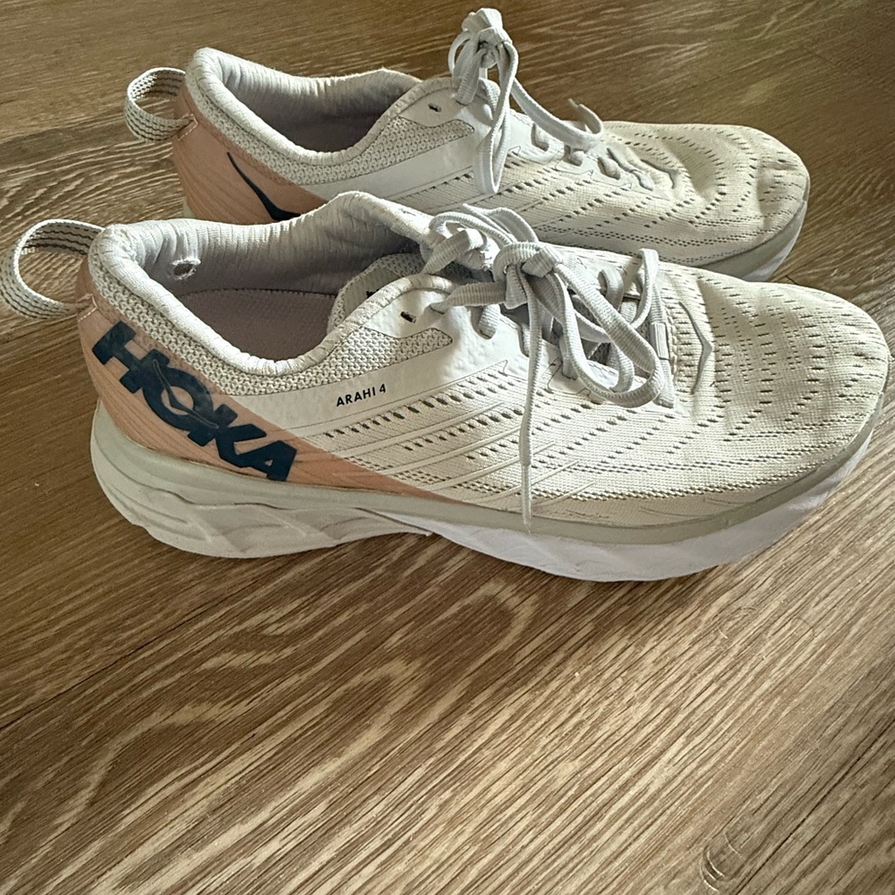 Hoka Women's Arahi 4 Athletic Shoes - White and Pink
